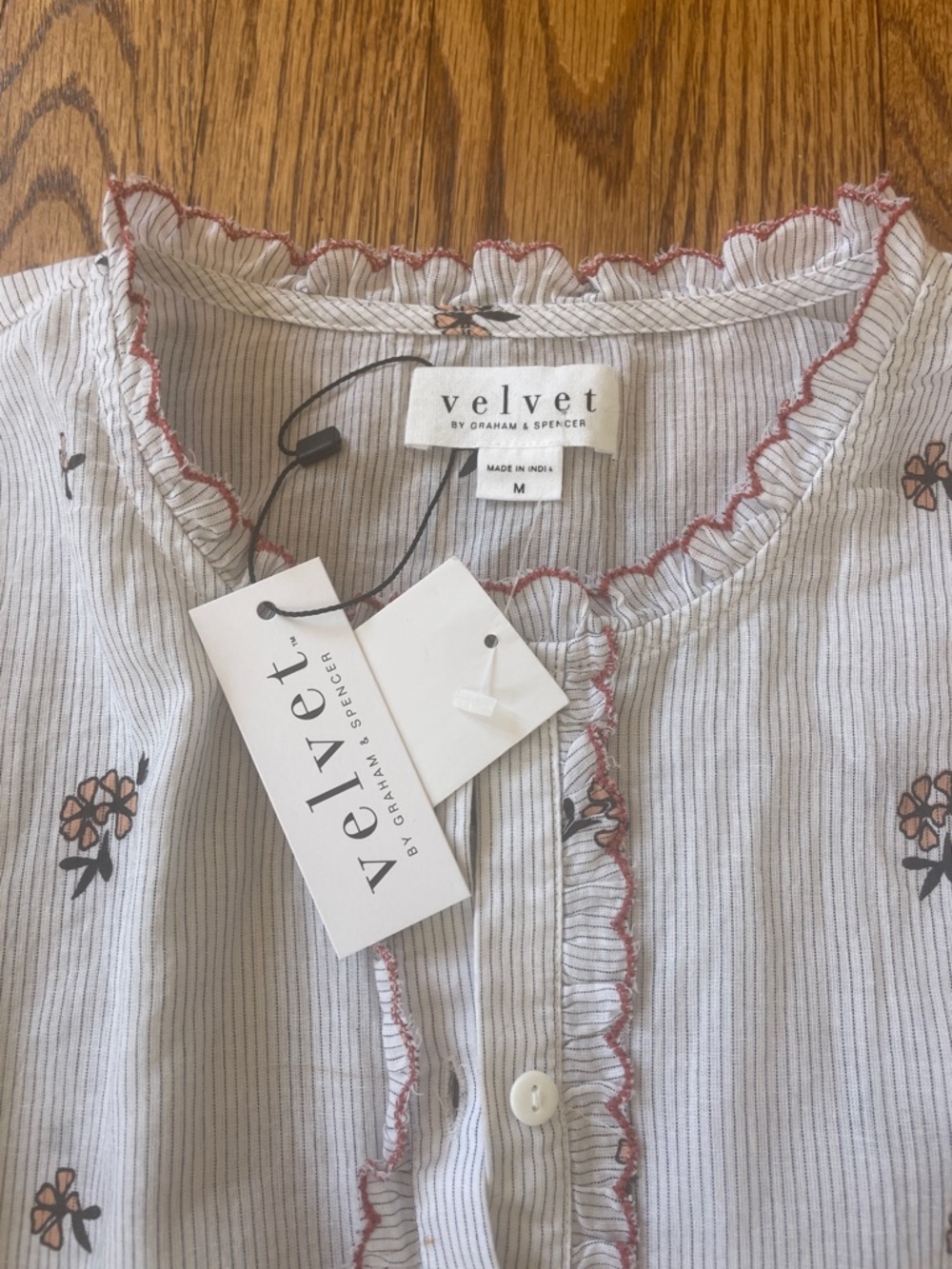 VELVET by Graham & Spencer White Floral Embroidered Peasant Boho Top Blouse - Picture 6 of 9